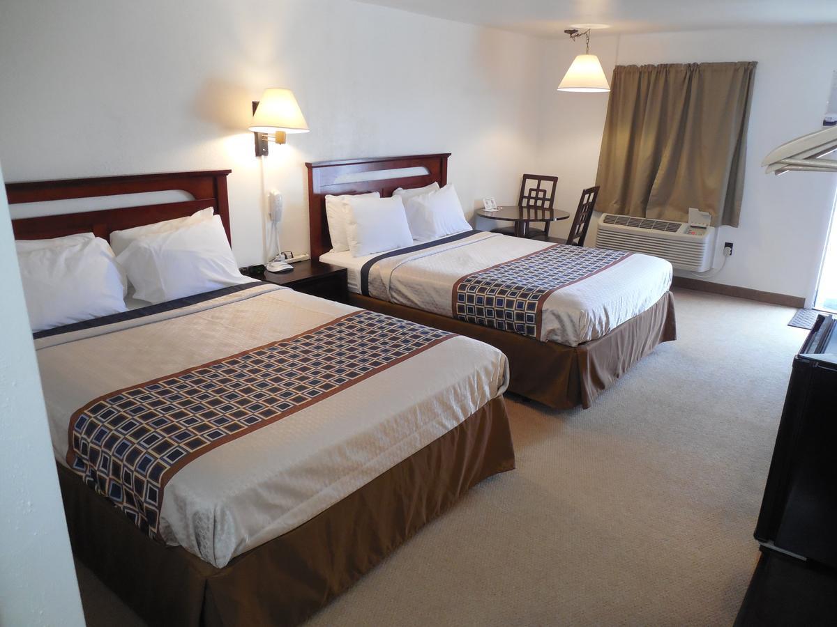 Motel 70 High Hill Екстериор снимка