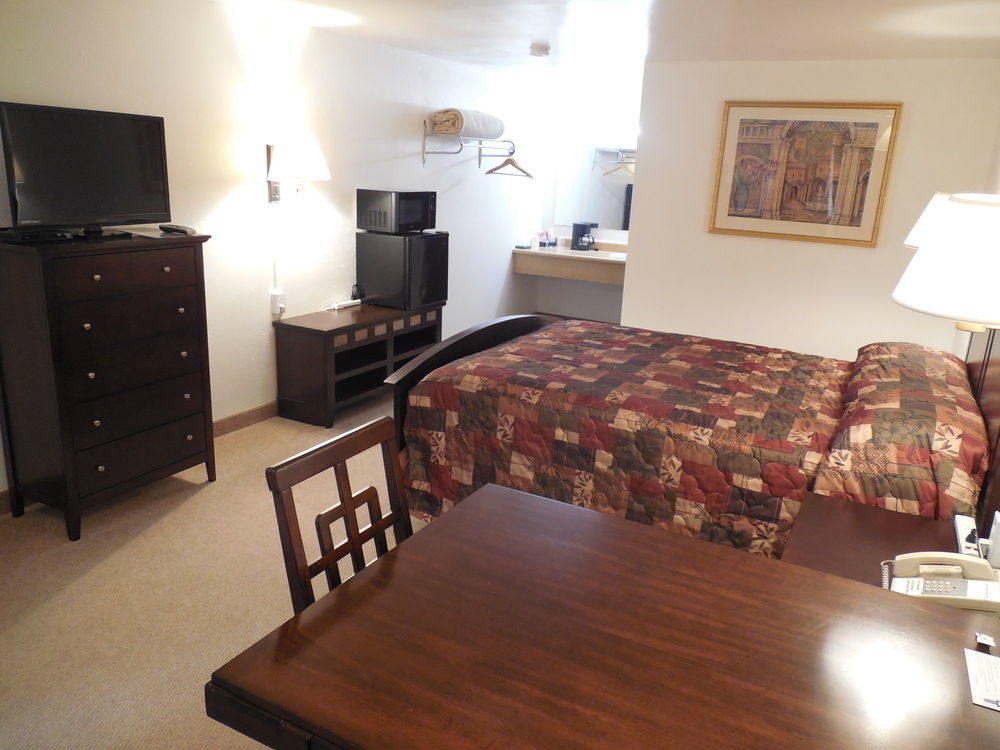 Motel 70 High Hill Екстериор снимка