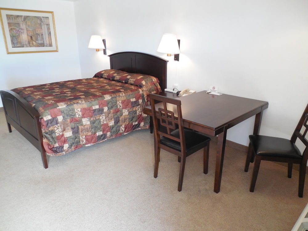 Motel 70 High Hill Екстериор снимка