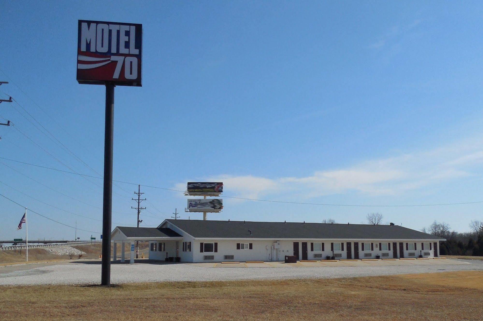 Motel 70 High Hill Екстериор снимка