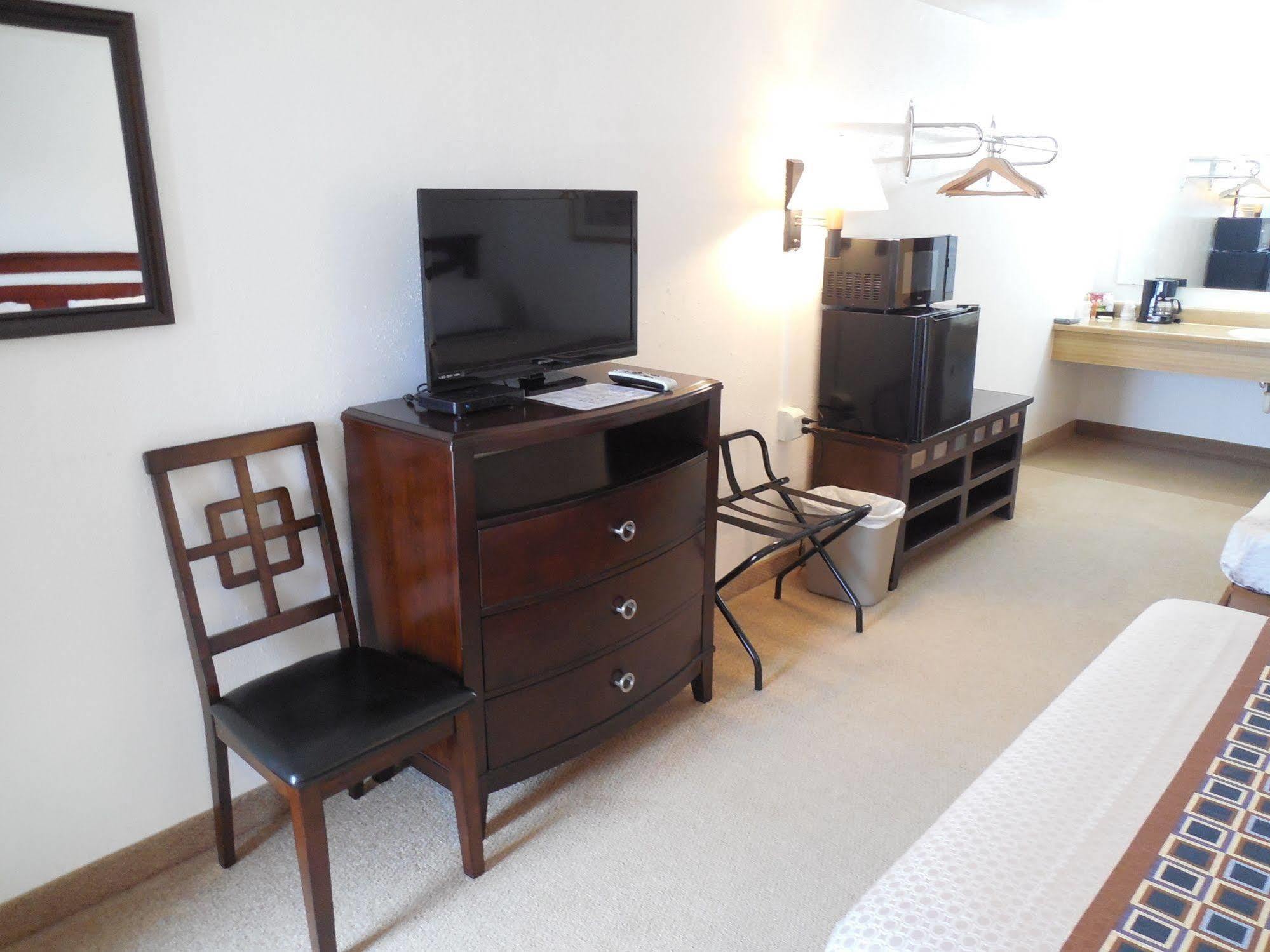 Motel 70 High Hill Екстериор снимка