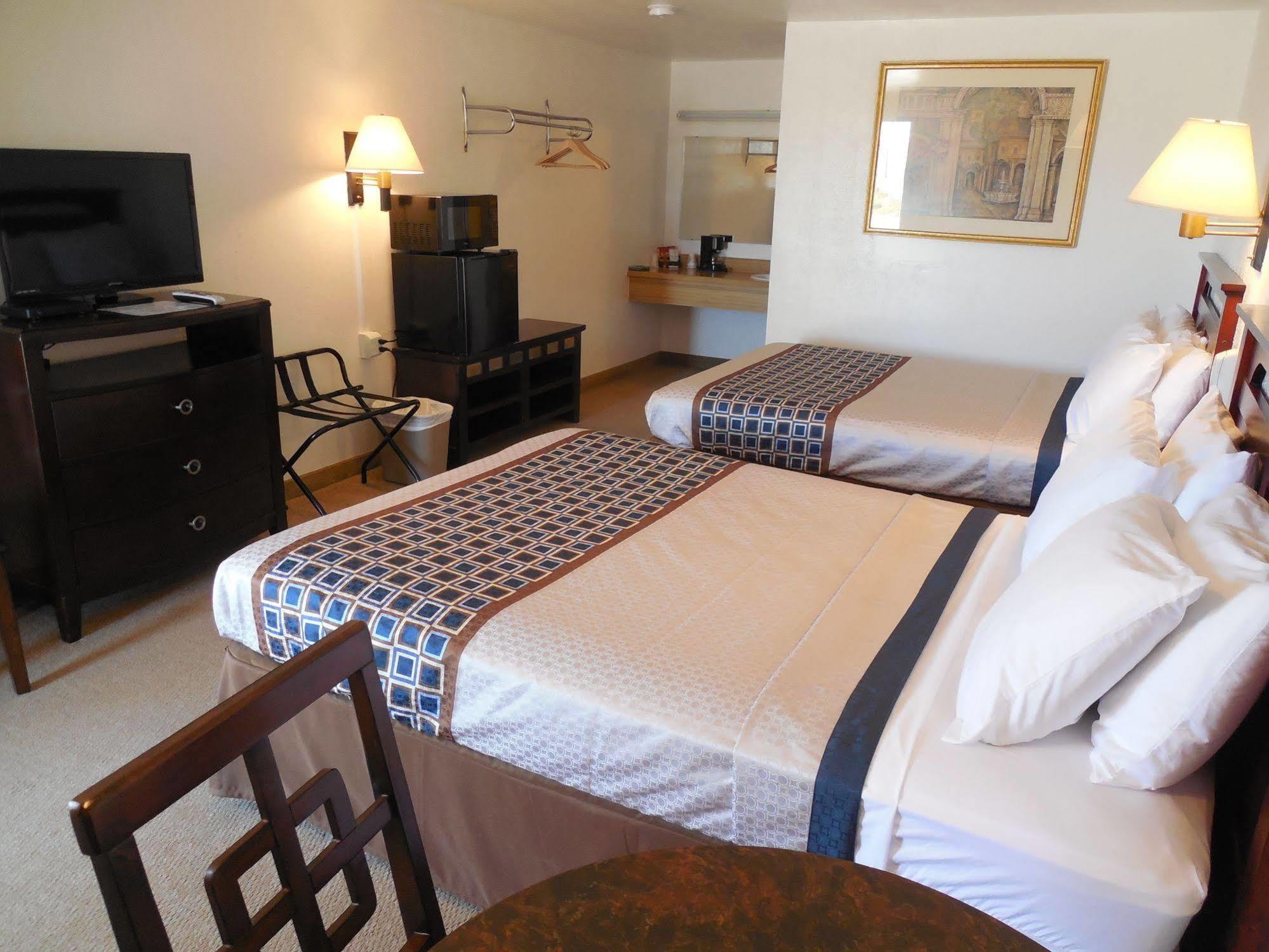 Motel 70 High Hill Екстериор снимка