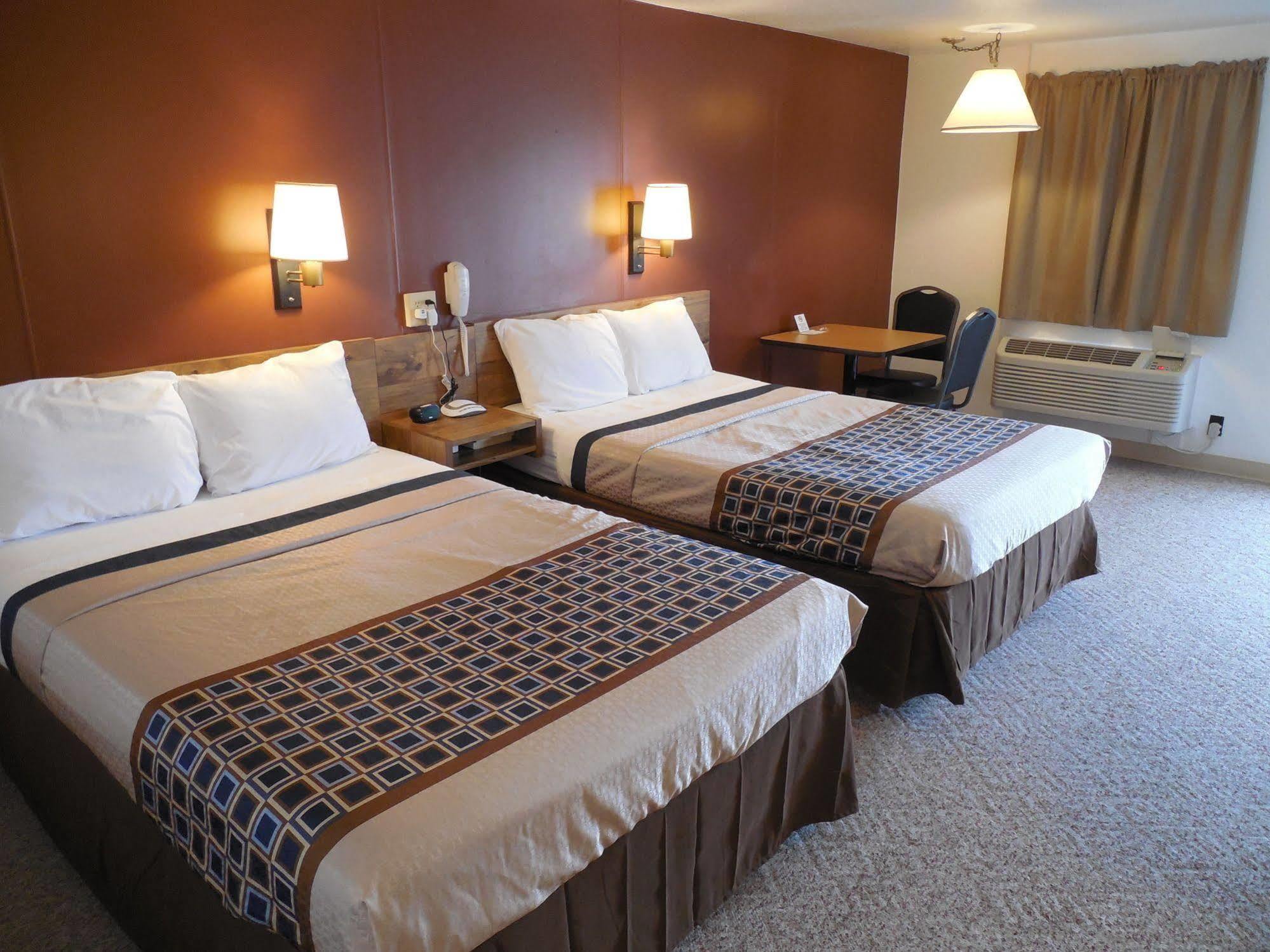 Motel 70 High Hill Екстериор снимка
