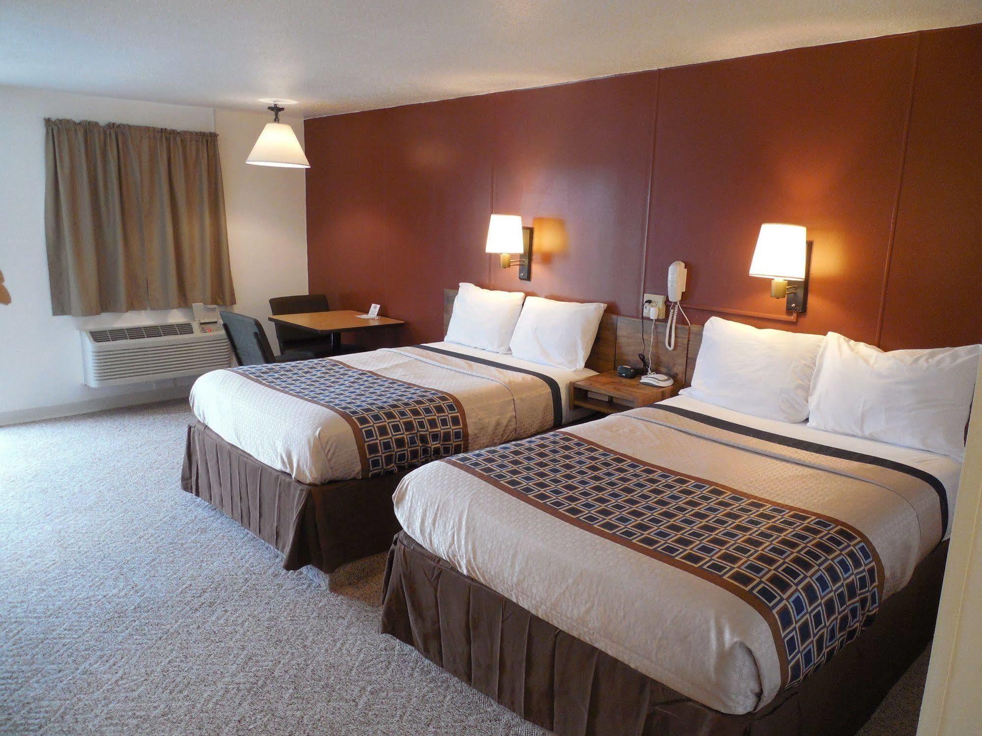 Motel 70 High Hill Екстериор снимка