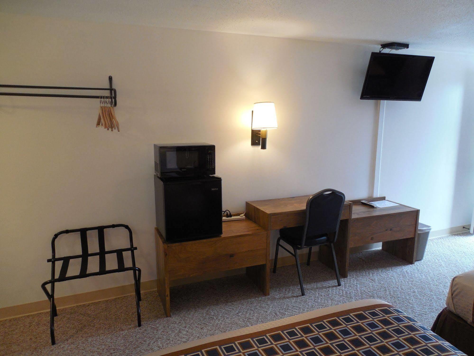 Motel 70 High Hill Екстериор снимка