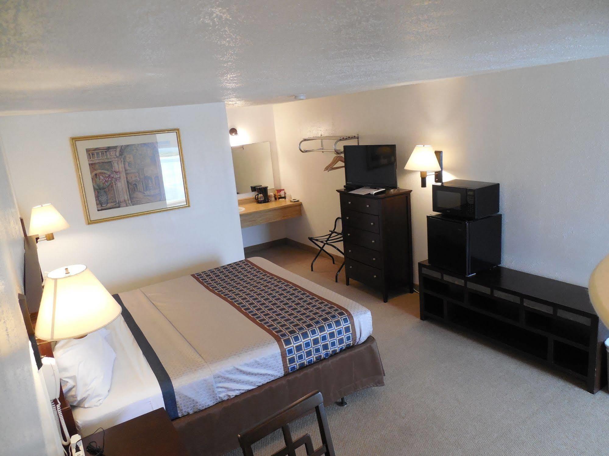 Motel 70 High Hill Екстериор снимка