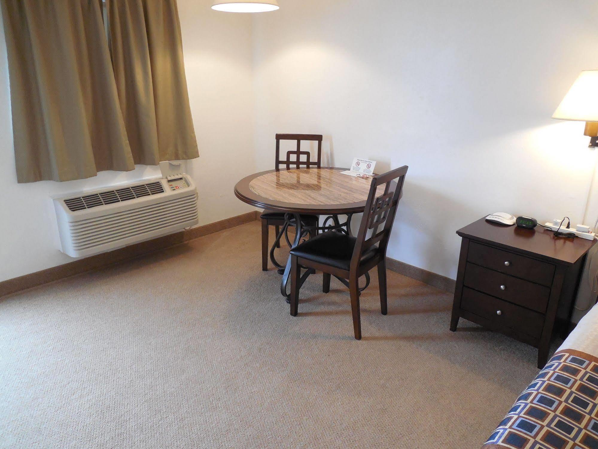 Motel 70 High Hill Екстериор снимка