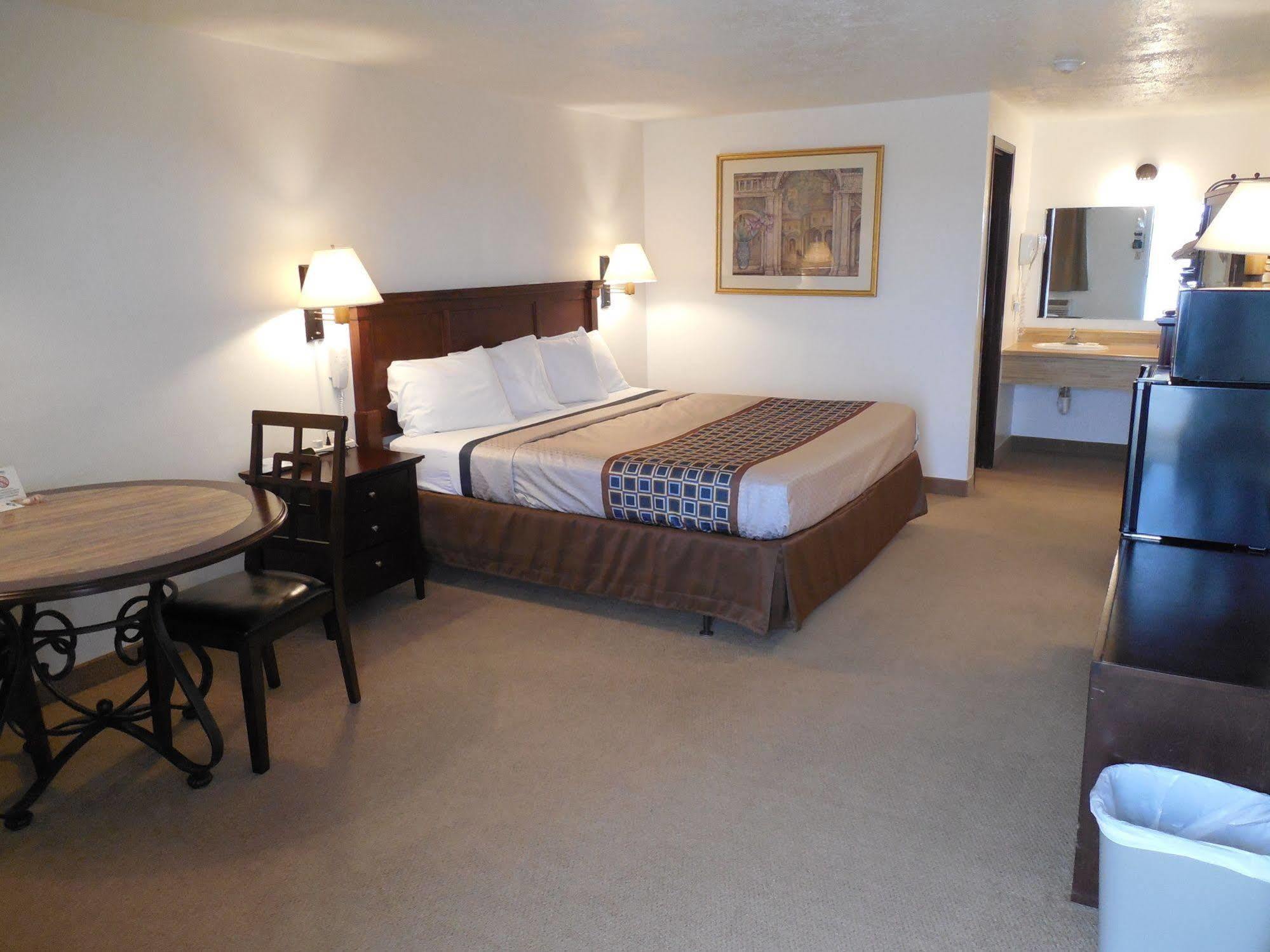 Motel 70 High Hill Екстериор снимка