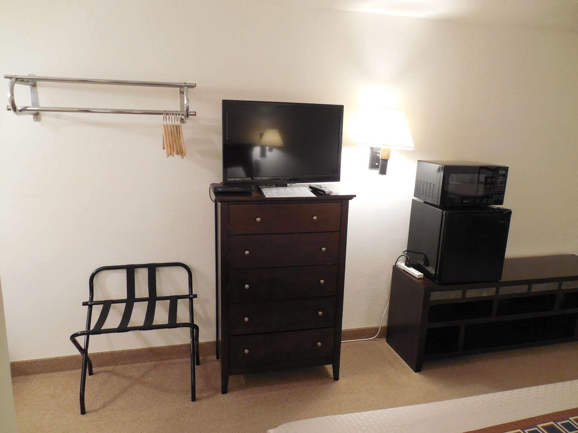 Motel 70 High Hill Екстериор снимка